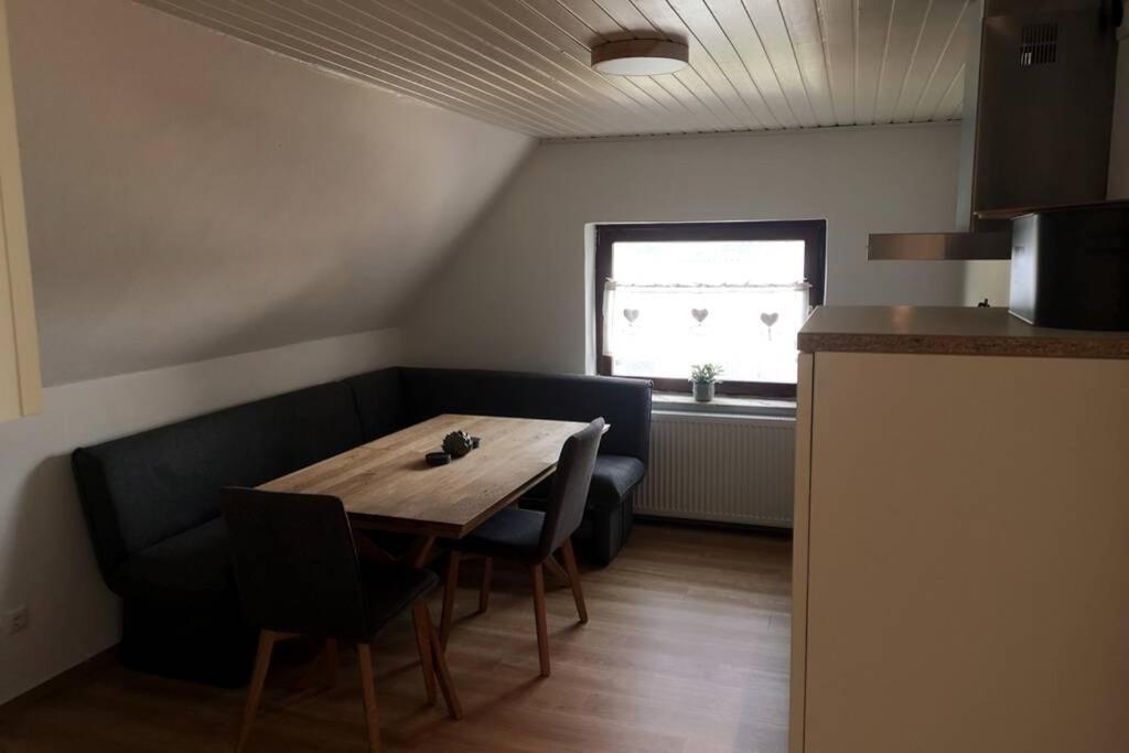 Ruhig Gelegene, Top Moderne Ferienwohnung - Hot Tub Und Sauna Gegen Aufpreis Neuhaus an Der Eger Bagian luar foto