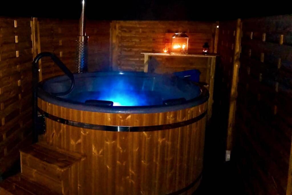 Ruhig Gelegene, Top Moderne Ferienwohnung - Hot Tub Und Sauna Gegen Aufpreis Neuhaus an Der Eger Bagian luar foto
