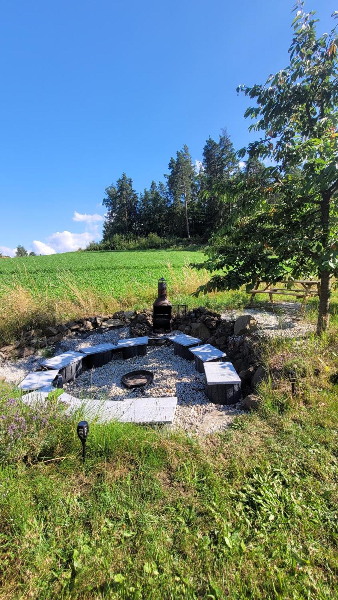 Ruhig Gelegene, Top Moderne Ferienwohnung - Hot Tub Und Sauna Gegen Aufpreis Neuhaus an Der Eger Bagian luar foto