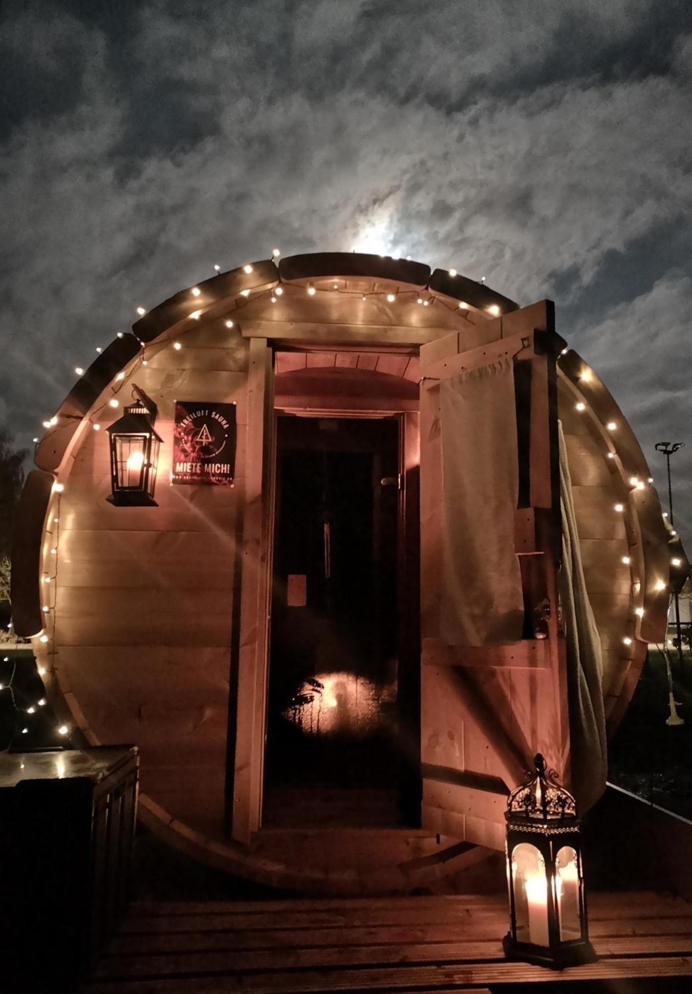 Ruhig Gelegene, Top Moderne Ferienwohnung - Hot Tub Und Sauna Gegen Aufpreis Neuhaus an Der Eger Bagian luar foto